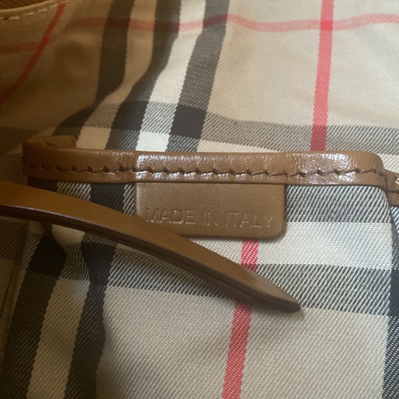 Barely used Tan Brown Burberry Leather Handbag - Picture 8 of 10